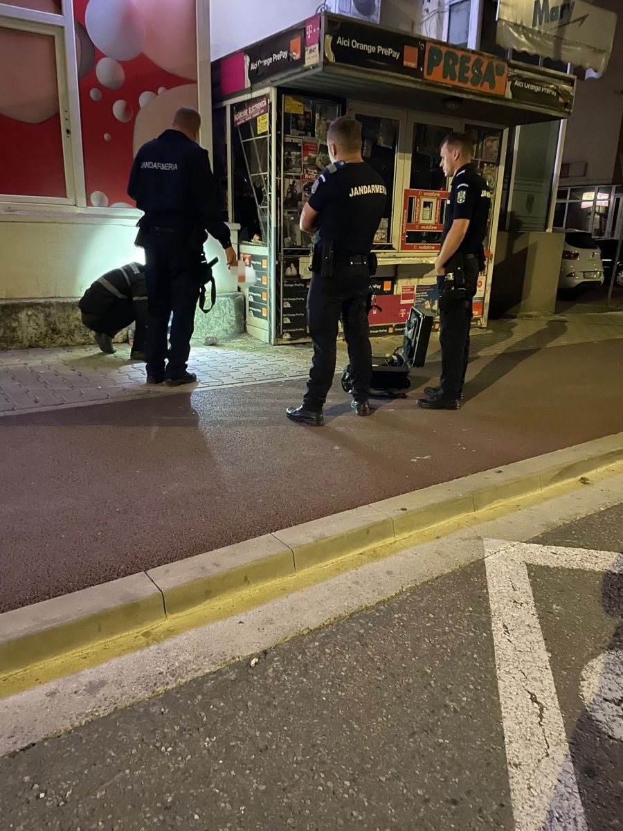 Un bistrițean rămas fără țigări și a spart geamul unui punct de vânzare ziare pentru a și le procura