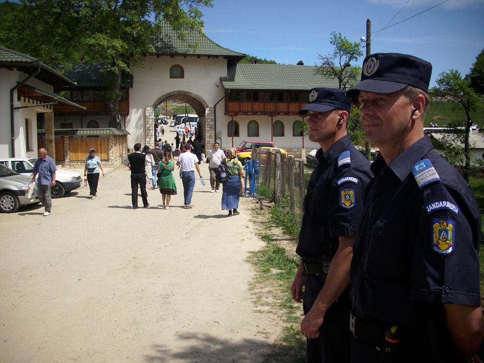 Peste 200 de jandarmi hunedoreni la datorie în perioada Sărbătorilor Pascale