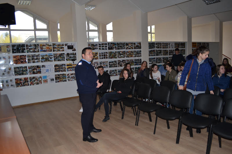 Jandarmii alături de elevii maramureşeni