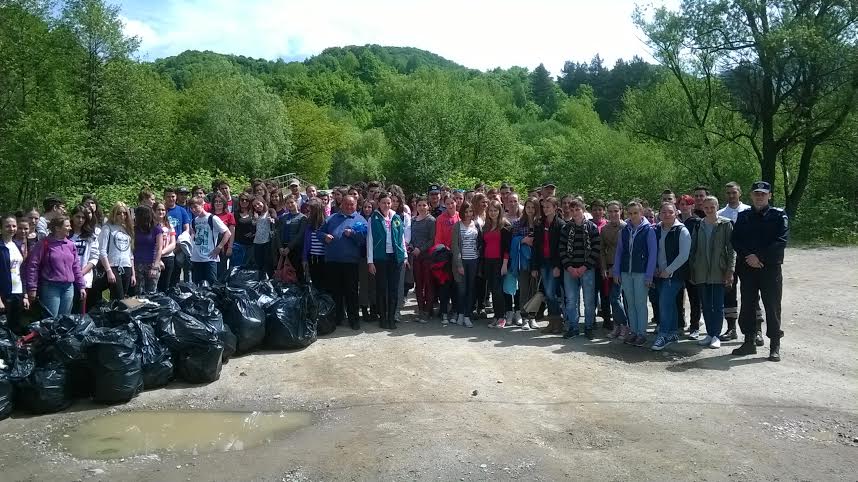 Jandarmii maramureşeni, la acţiunea de ecologizare ”Let’s do it Romania”