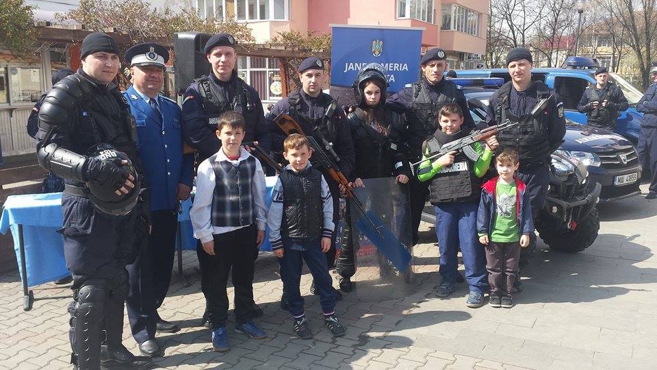Exercițiu demonstrativ: Zona Big din municipiul Bistriţa luată cu asalt de jandarmii bistriţeni