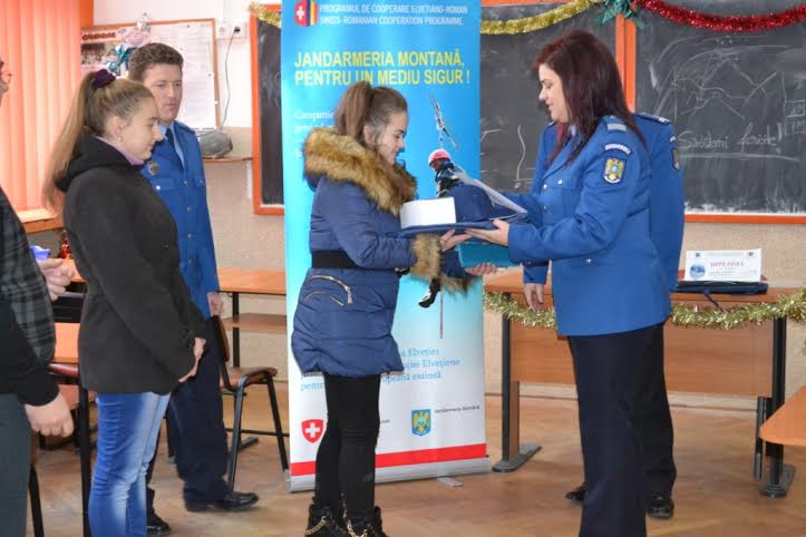 Activităţi ale jandarmilor montani maramureşeni, cu elevi ai Colegiului Naţional „Mihai Eminescu” Baia Mare