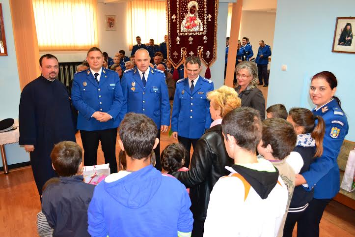 Activităţi ale jandarmilor maramureşeni, cu ocazia Zilei Internaţionale a Nonviolenţei în Şcoală