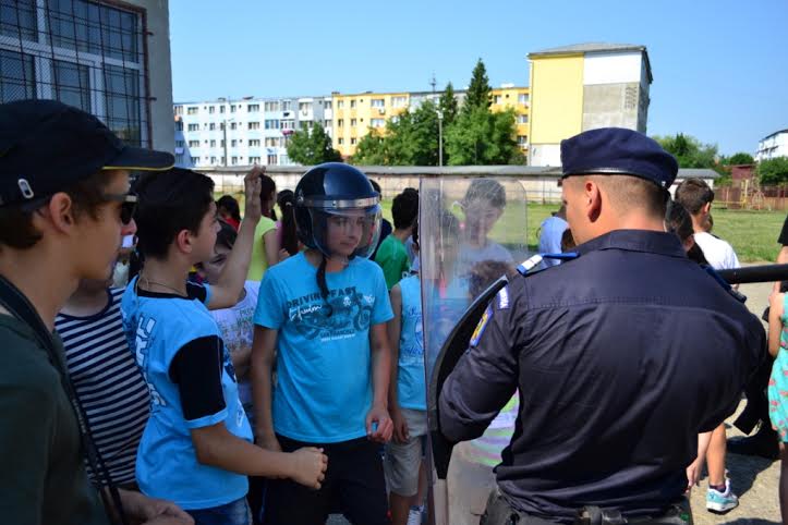 Jandarmii maramureşeni, parteneri în cadrul proiectului „Prietenii mei în uniformă”