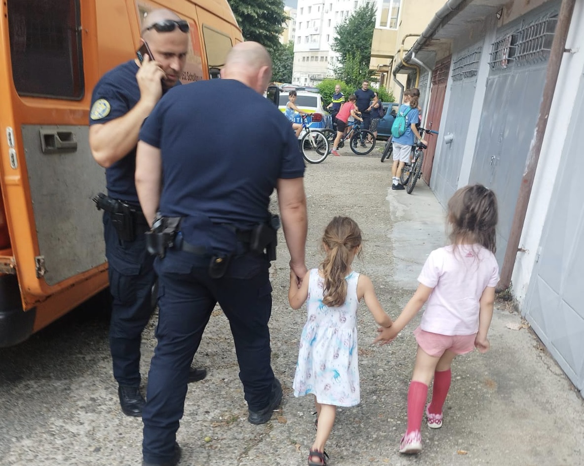 Două fetiţe de 5 ani căutate de părinţi, găsite de jandarmii maramureşeni