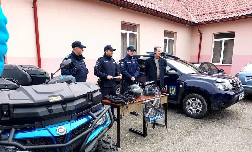 Elevii din Cupșeni au primit vizita jandarmilor montani