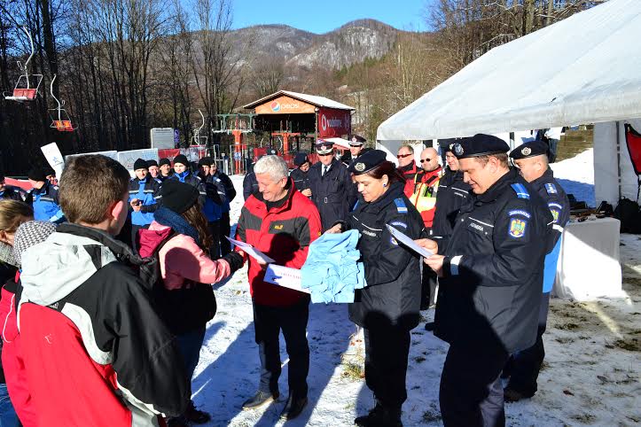 Activităţi ale jandarmilor montani maramureşeni, cu copiii din cadrul Asociaţiei „Cercetaşii Munţilor” Baia Mare