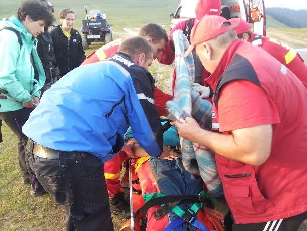 Persoane rătăcite în Munţii Rodnei, salvate de jandarmii montani
