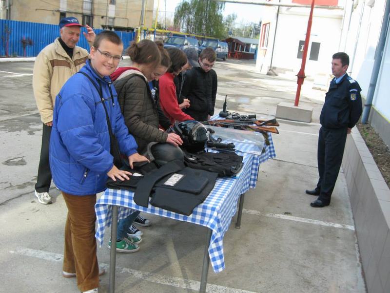 Jandarmii bistriţeni sunt implicați în acţiuni dedicate copiilor şi tinerilor în “Săptămâna Altfel”!