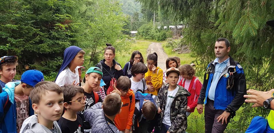Jandarmii maramureșeni, în mijlocul copiilor aflați în tabere de vară