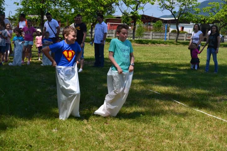 Jandarmii maramureşeni, alături de copii de ziua lor