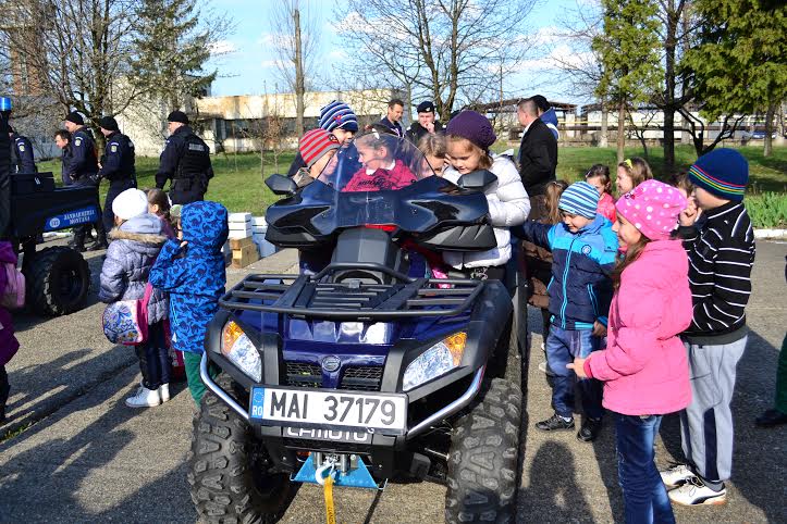 „Ziua Porţilor Deschise” la Jandarmeria Marmureș