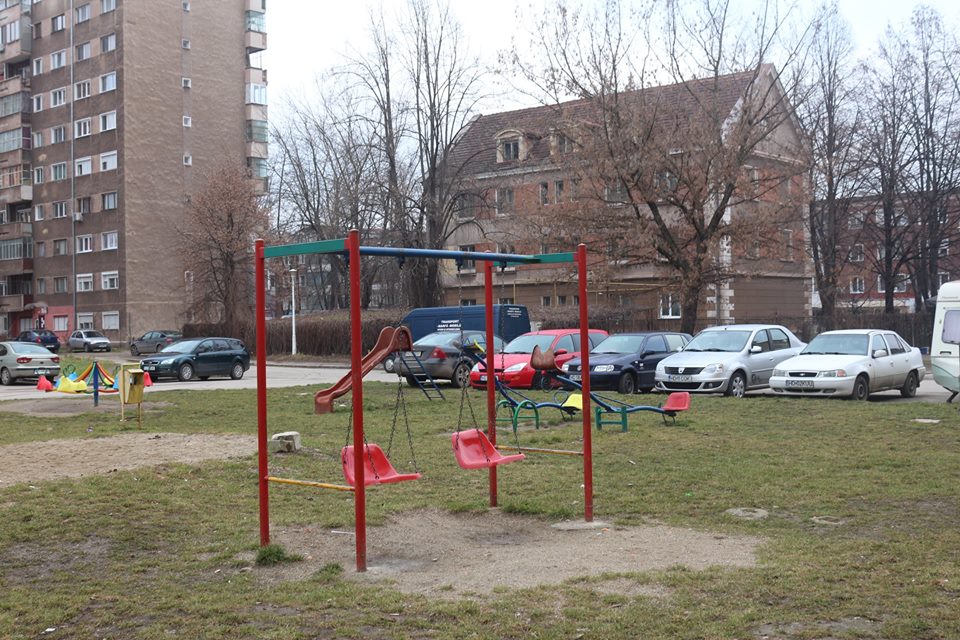 Hunedoara: Primăria va amenaja un loc de joacă pe strada Poștei