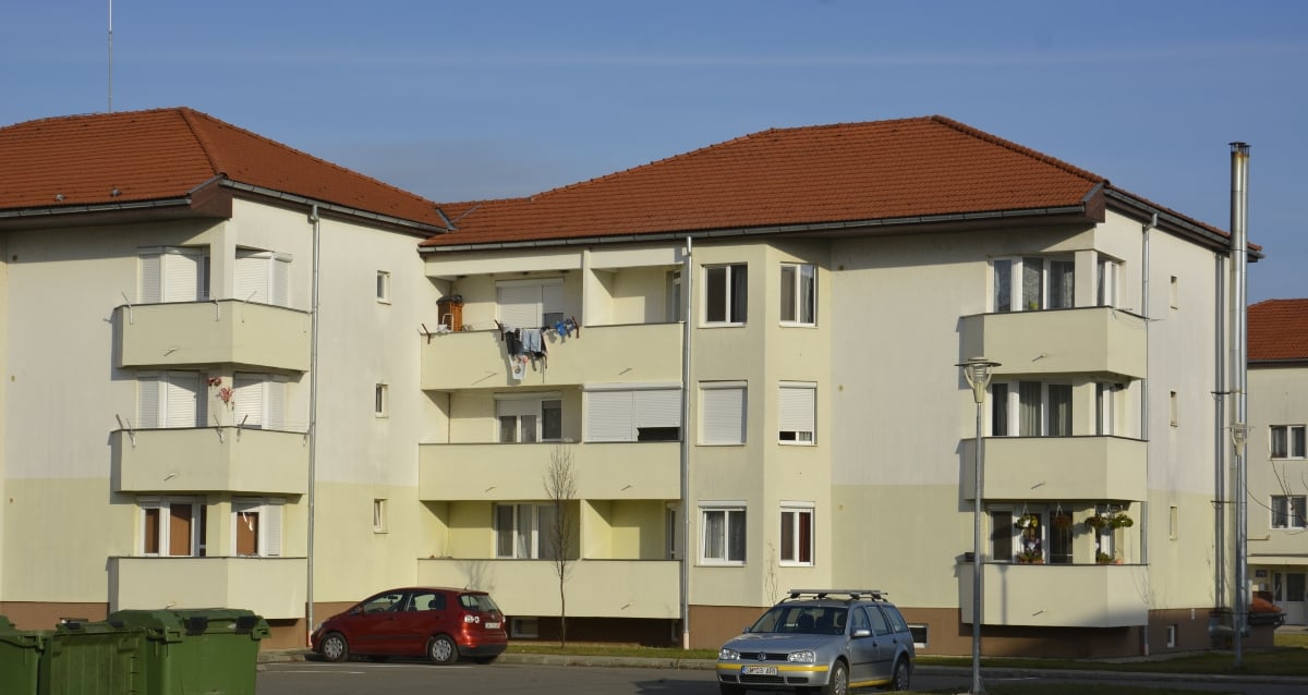 Facturi uriașe primite de chiriașii celor 90 de locuințe sociale din municipiul Carei