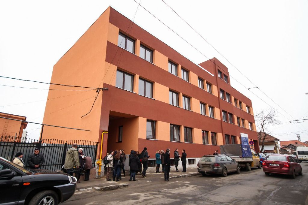 46 de familii clujene au intrat astăzi în posesia locuințelor sociale de pe strada Iuliu Coroianu