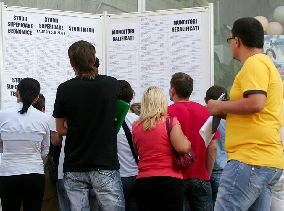 AJOFM Hunedoara va organiza bursa locurilor de muncă pentru absolvenţi (20 octombrie)
