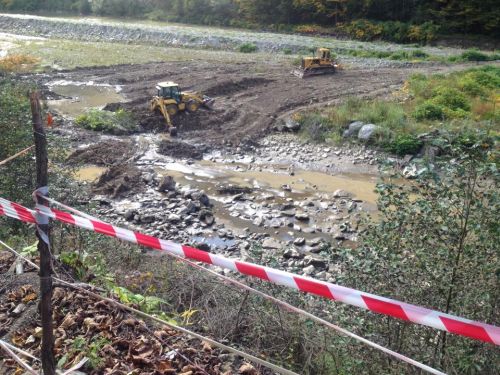 Lucrări de consolidare pe DJ 185, în localitatea Bistra