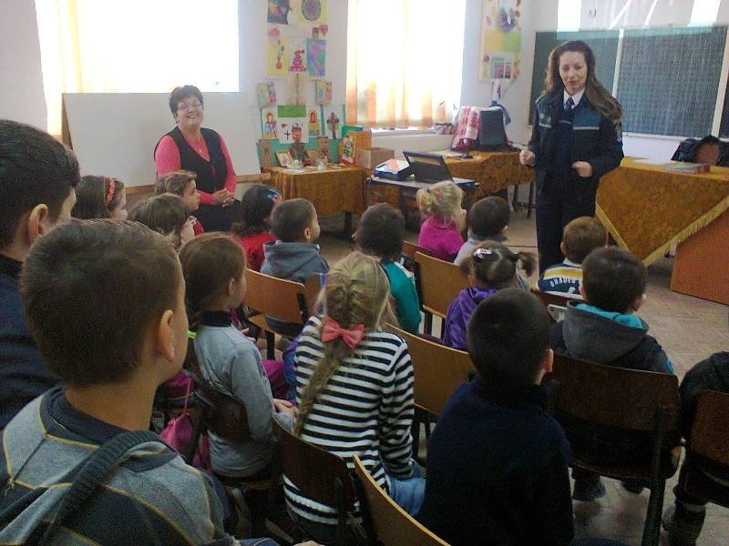 Bistrița-Năsăud: Acțiuni de prevenire a criminalității în școlile din mediul rural