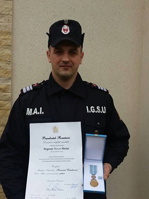 Subofițerul Marian Borgovan de la ISU Bistrița a primit Medalia Naţională „Serviciul Credincios” clasa a III-a, conferită de preşedintele României, Klaus Iohannis