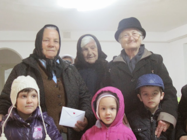 Mărțișoare pentru bunici, la Centrul Social al Episcopiei Devei și Hunedoarei