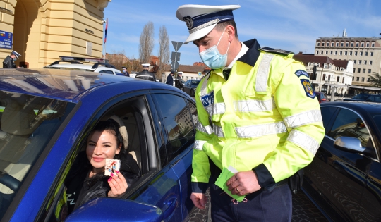 Mărțișoare inedite oferite de polițiștii bihoreni, de 1 Martie