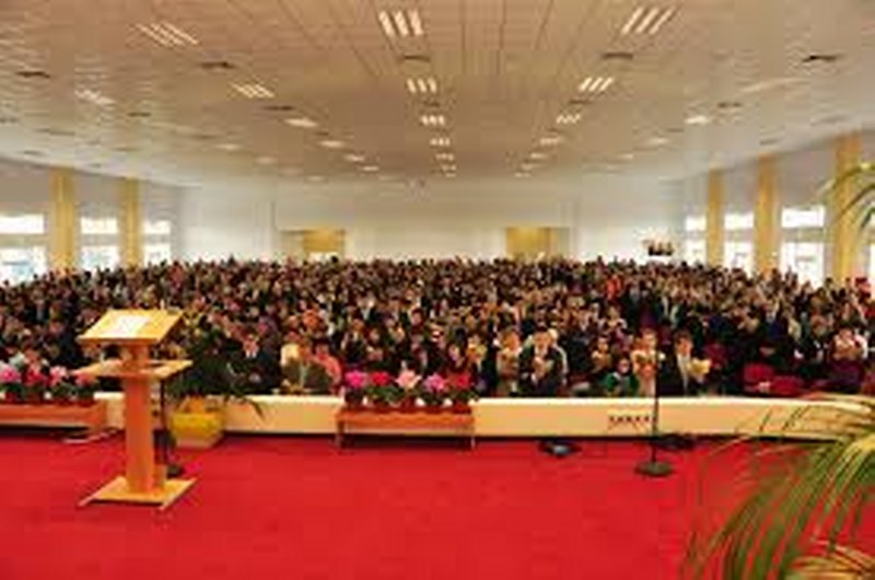 Seria de congrese ale Martorilor lui Iehova-„Să urmăm exemplul lui Isus!”, susţine valorile familiale