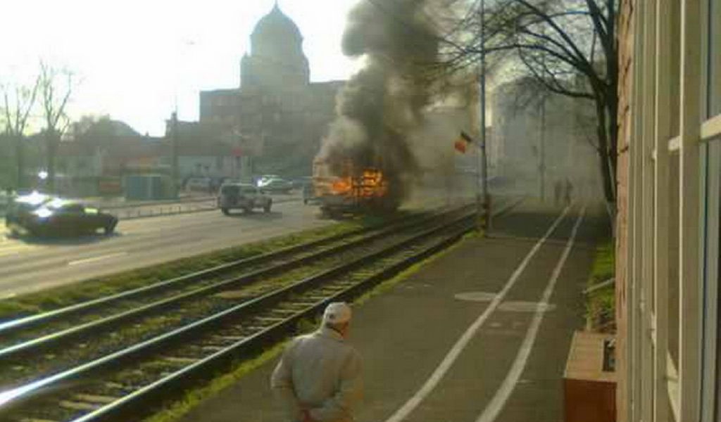 Maşină în flăcări pe un bulevard din Oradea
