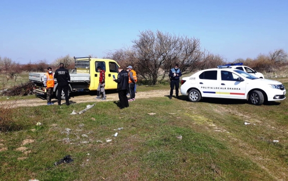 Mașină confiscată pentru depozitări ilegale, la sesizarea Poliției Locale Oradea