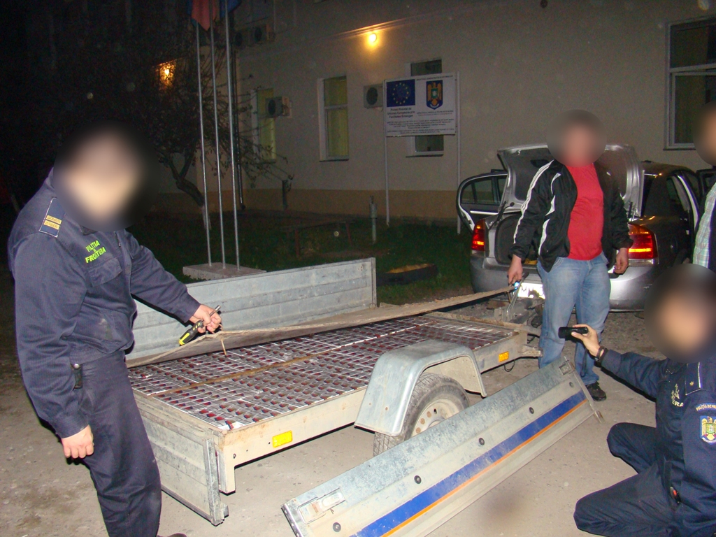 Maramureș: Mașină modificată pentru transportul țigărilor de contrabandă