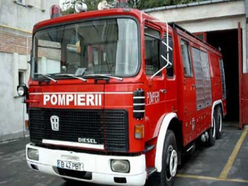Pompierii au fost chemați să stingă un incendiu izbucnit la un autoturism, în localitatea Cîlnic (Alba)