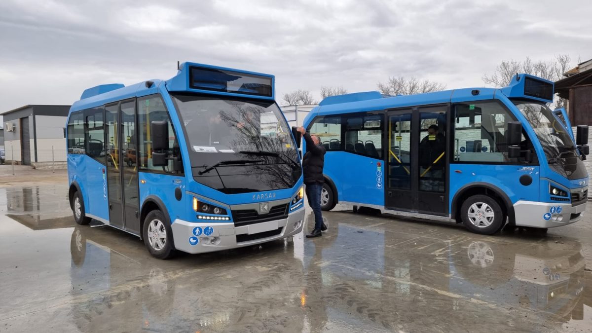 Au sosit primele zece microbuze electrice la Deva