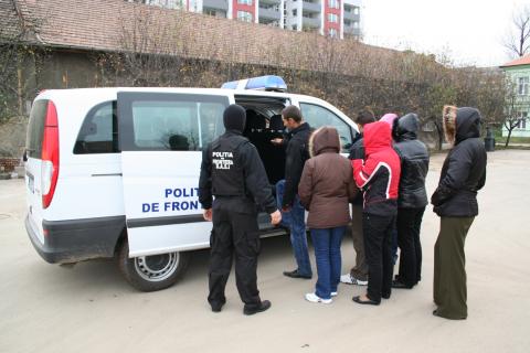 Bihor: Un tată sirian a încercat să treacă ilegal frontiera pe jos, împreună cu cei doi copii ai săi