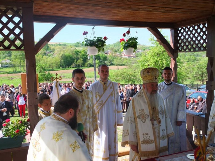 Mitropolitul Andrei a oficiat Sfânta Liturghie în satul natal