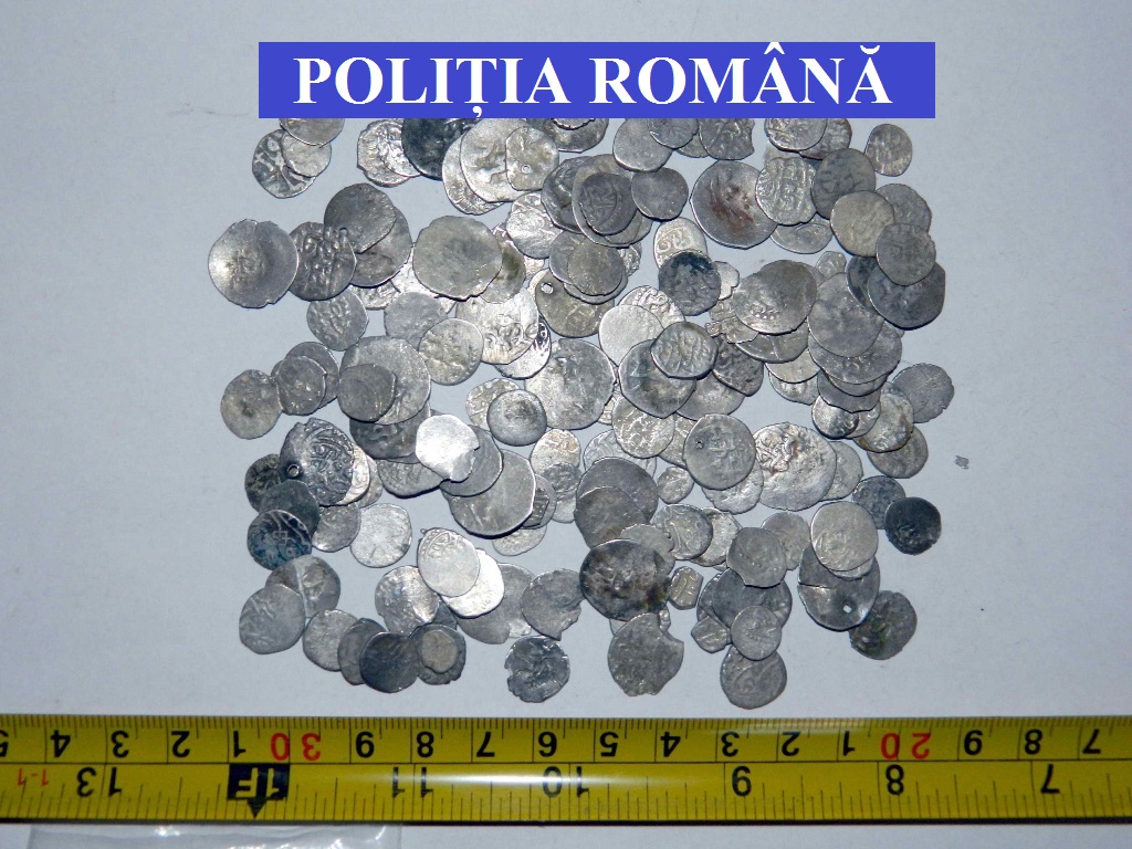 Percheziții în Hunedoara și alte județe, la persoane bănuite de braconaj arheologic