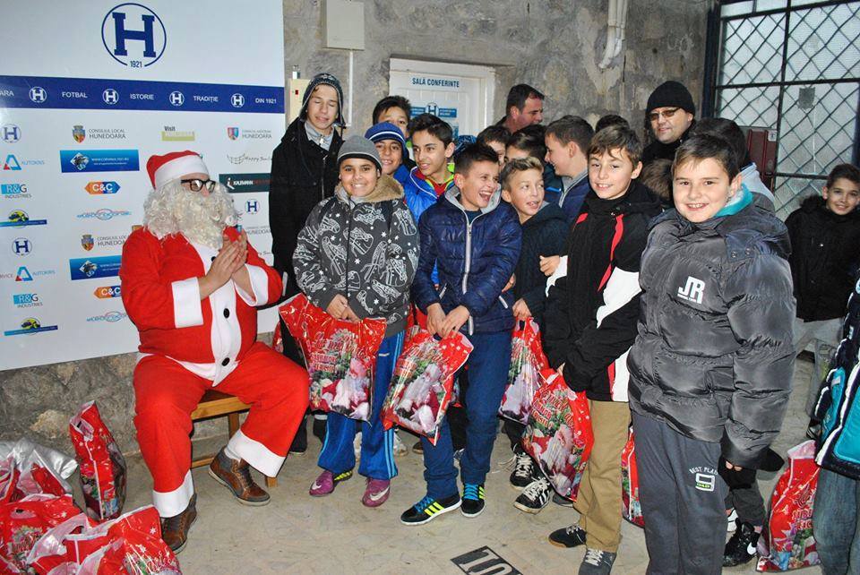 Moș Crăciun în vizită la FC Hunedoara