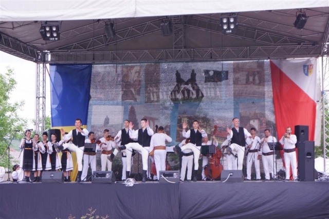 Premii pentru soliști ai Ansamblului folcloric „Meseșul” la festivalul „Rozmarin în colțu’ mesii”