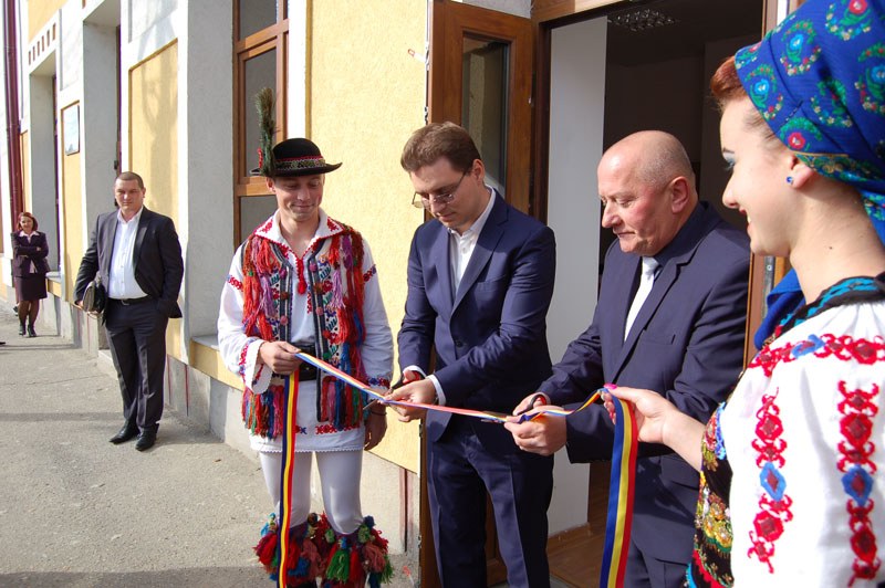 NĂSĂUD: Europarlamentarul Victor Negrescu a inaugurat un cabinet teritorial (Galerie FOTO)