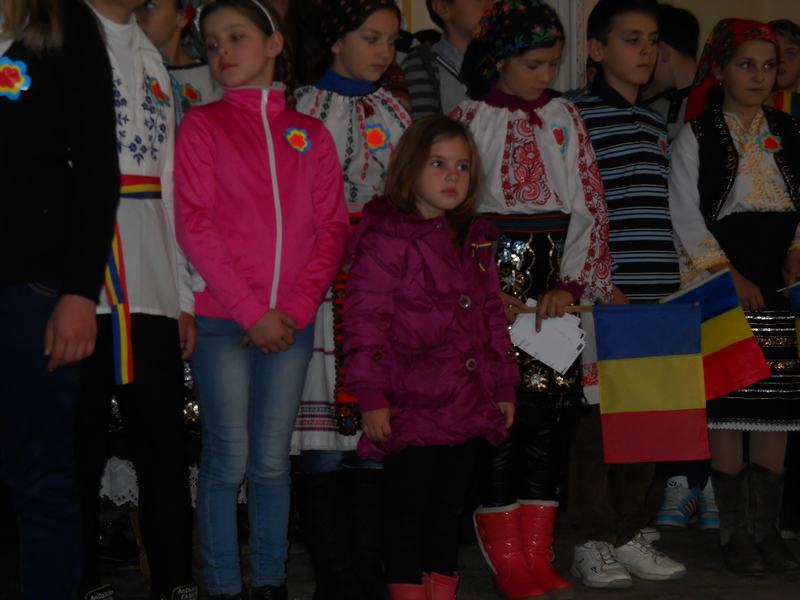 NEGRILEȘTI: Elevii Școlii Gimnaziale au marcat Ziua Națională a României printr-un spectacol artistic (Galerie FOTO)