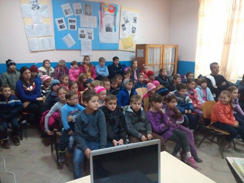 Ziua Națională a României, marcată în avans la Școala Gimnazială Negrilești ( Galerie FOTO)