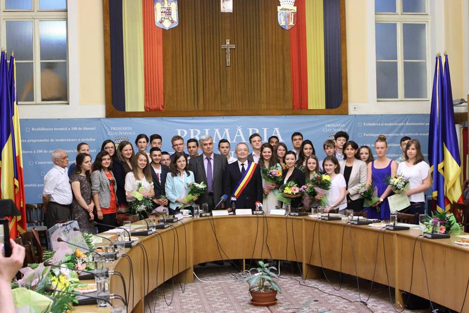 Primaria Cluj-Napoca răsplătește performanța elevilor olimpici clujeni