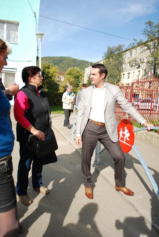 Panouri de protecţie amplasate în faţa fiecărei unităţi de învăţământ din Baia Mare
