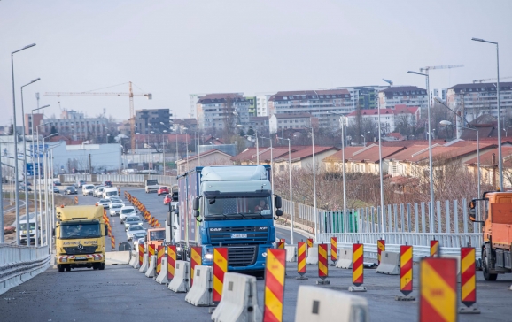 Pasajul suprateran din Oradea, din zona Universității, a fost deschis