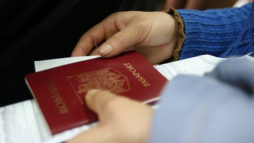 Taxele pentru paşapoarte se reduc nesemnificativ la 1 ianuarie, ca urmare a diminuării TVA de la 20% la 19%