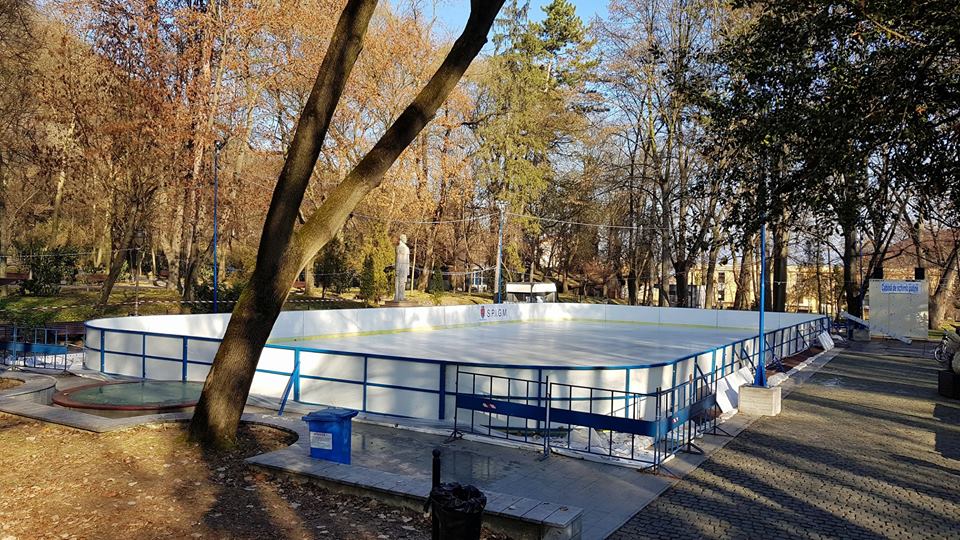 Patinoarul de la Deva se deschide azi, 3 decembrie