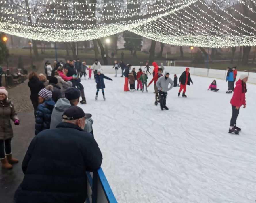 Se închide patinoarul din Parcul Cetate Deva