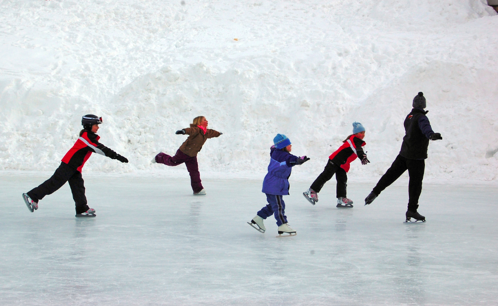 Patinoarul din Deva va fi deschis duminică, 1 decembrie