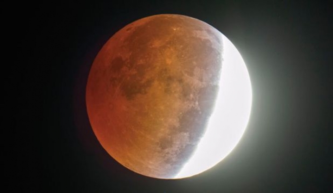 Eclipsă de lună, vineri 16.09.2016.