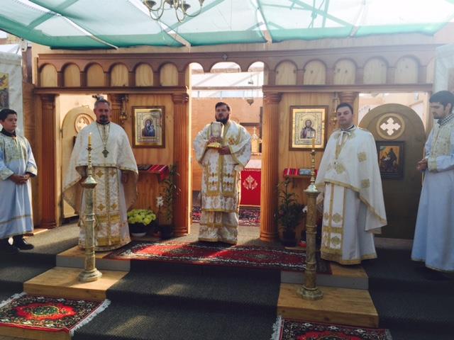 Preasfințitul Părinte Petroniu în mijlocul credincioșilor din Noua Zeelandă