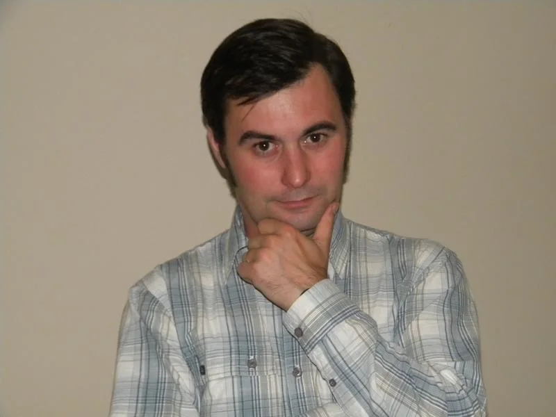 Măi ficiori, mult v-a luat până v-ați dat seama că Ficior nu a fost toată viața administrator de bloc!