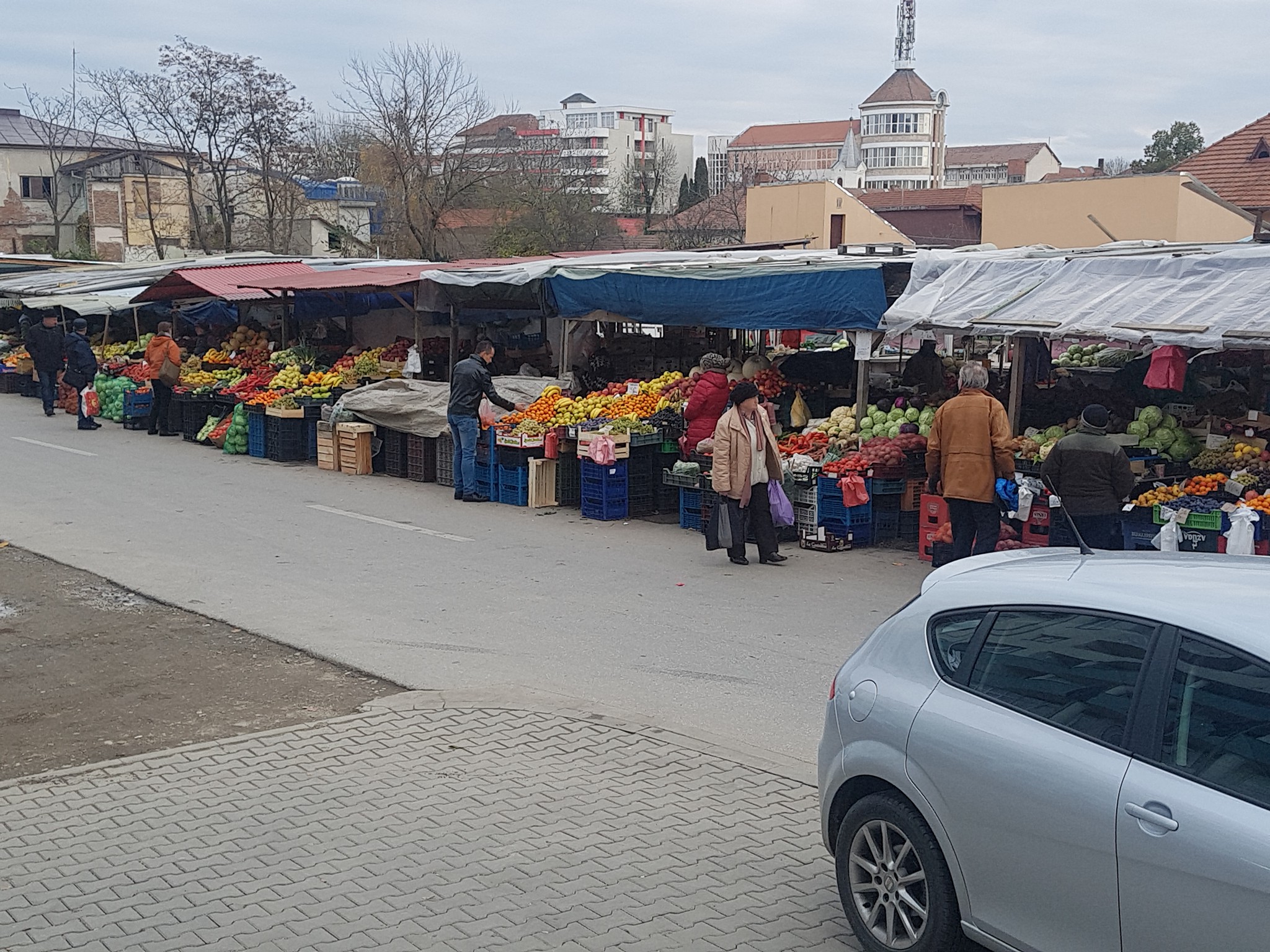 Piata din Centru, Alba Iulia, monopolizata de smecheri!